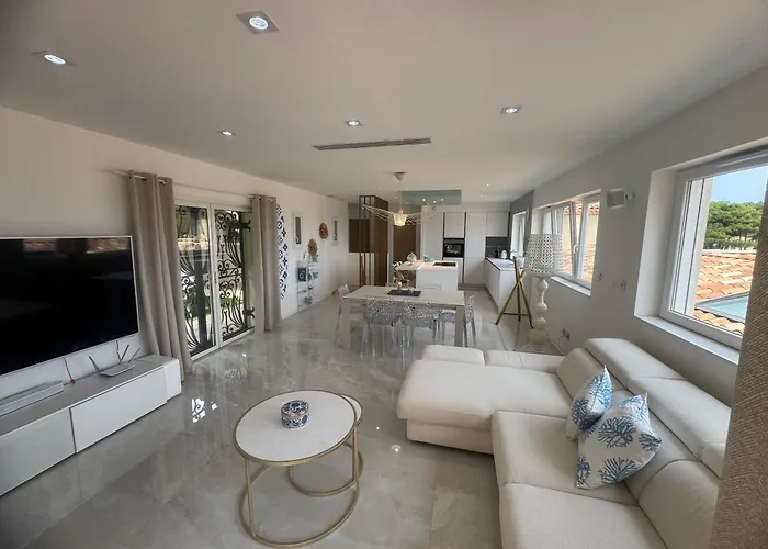 ヴィラ Azzurra サント・マキシム